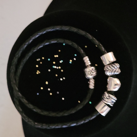 Pandora Jewelry - 🩷PANDORA! Authentic! Like NEW! Leather Bracelet/Necklace w/5 Pandora Charms!